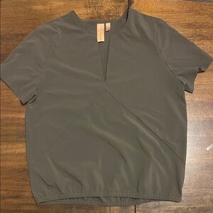 Indyeva Ringan Elegant Olive V-neck top